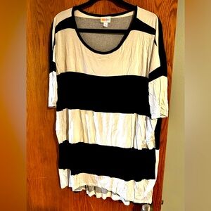 Lularoe Irma black n white top